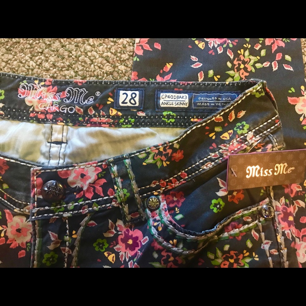 Miss Me floral jeans- brand new with tags! - Picture 3 of 12
